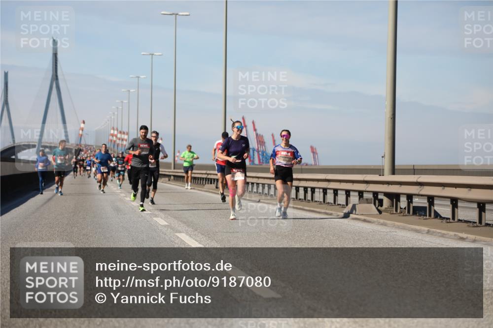03.10.2025 - Köhlbrandbrückenlauf Yannick Fuchs http://msf.ph/oto/9187080 03.10.2025 11:45:34 Position 3  meine-sportfotos.de