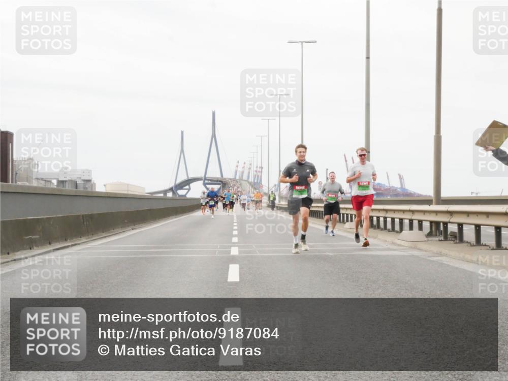 03.10.2025 - Köhlbrandbrückenlauf Matties Gatica Varas http://msf.ph/oto/9187084 03.10.2025 15:48:49 Position 3  meine-sportfotos.de