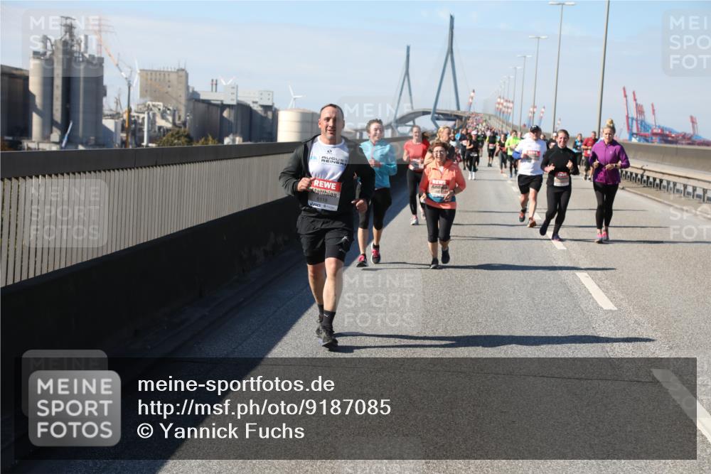 03.10.2025 - Köhlbrandbrückenlauf Yannick Fuchs http://msf.ph/oto/9187085 03.10.2025 12:06:17 Position 3 6118 meine-sportfotos.de
