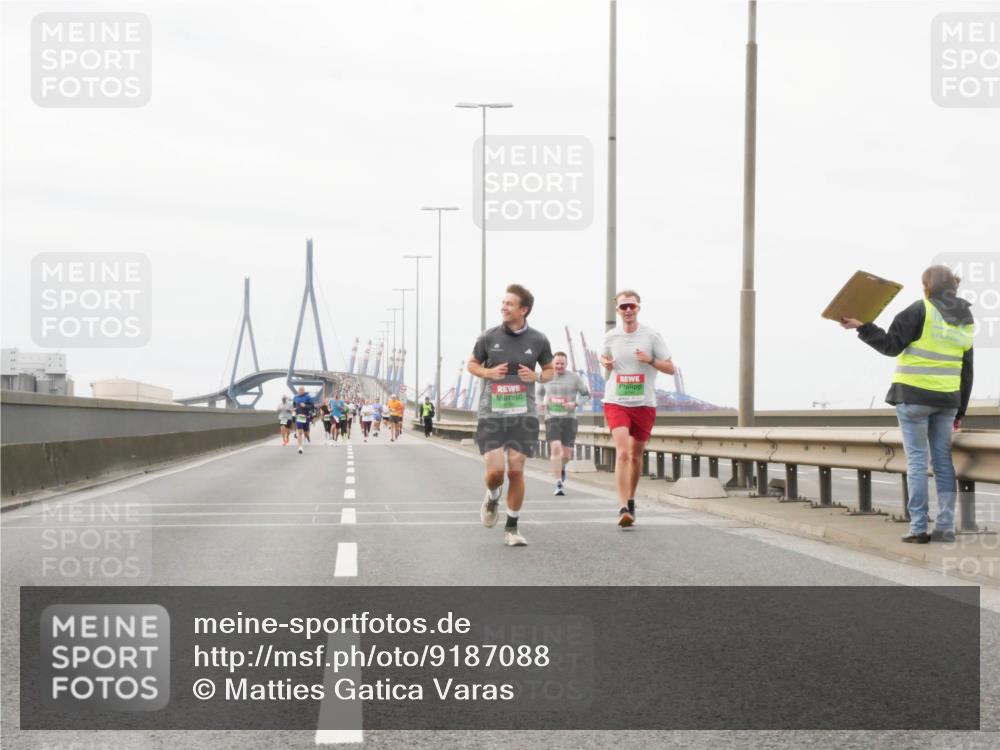 03.10.2025 - Köhlbrandbrückenlauf Matties Gatica Varas http://msf.ph/oto/9187088 03.10.2025 15:48:50 Position 3  meine-sportfotos.de