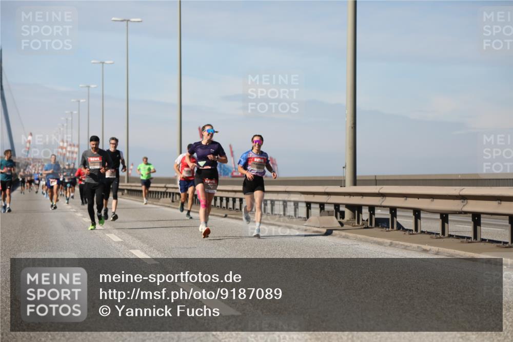 03.10.2025 - Köhlbrandbrückenlauf Yannick Fuchs http://msf.ph/oto/9187089 03.10.2025 11:45:34 Position 3 2 meine-sportfotos.de