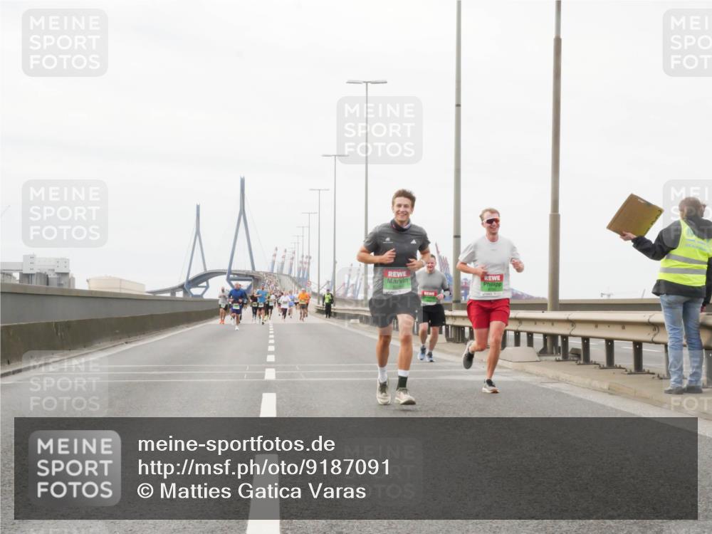 03.10.2025 - Köhlbrandbrückenlauf Matties Gatica Varas http://msf.ph/oto/9187091 03.10.2025 15:48:50 Position 3  meine-sportfotos.de