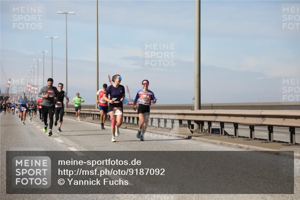 03.10.2025 - Köhlbrandbrückenlauf Yannick Fuchs http://msf.ph/oto/9187092 03.10.2025 11:45:34 Position 3  meine-sportfotos.de