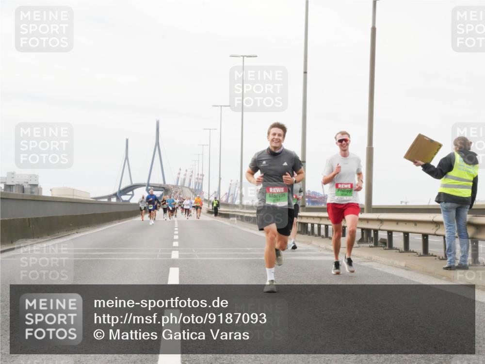 03.10.2025 - Köhlbrandbrückenlauf Matties Gatica Varas http://msf.ph/oto/9187093 03.10.2025 15:48:51 Position 3  meine-sportfotos.de