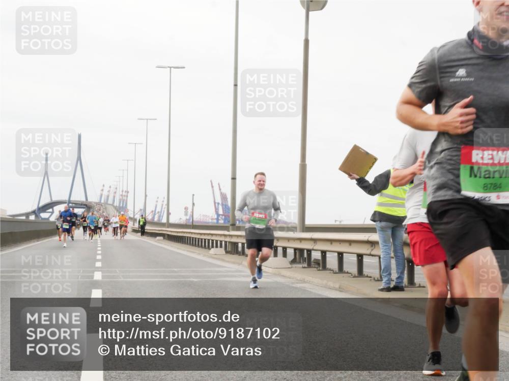 03.10.2025 - Köhlbrandbrückenlauf Matties Gatica Varas http://msf.ph/oto/9187102 03.10.2025 15:48:53 Position 3 8784 meine-sportfotos.de