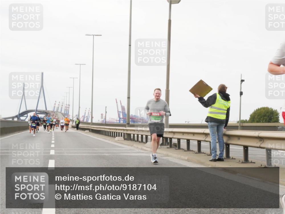 03.10.2025 - Köhlbrandbrückenlauf Matties Gatica Varas http://msf.ph/oto/9187104 03.10.2025 15:48:53 Position 3  meine-sportfotos.de