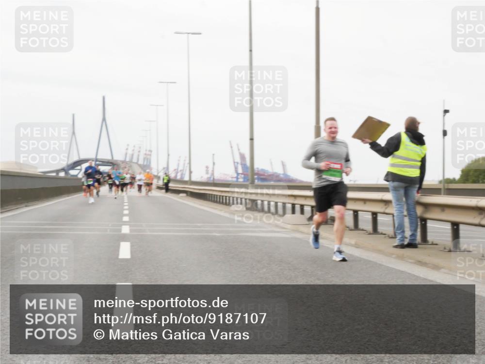 03.10.2025 - Köhlbrandbrückenlauf Matties Gatica Varas http://msf.ph/oto/9187107 03.10.2025 15:48:54 Position 3  meine-sportfotos.de