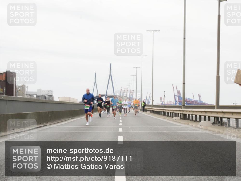 03.10.2025 - Köhlbrandbrückenlauf Matties Gatica Varas http://msf.ph/oto/9187111 03.10.2025 15:49:00 Position 3  meine-sportfotos.de