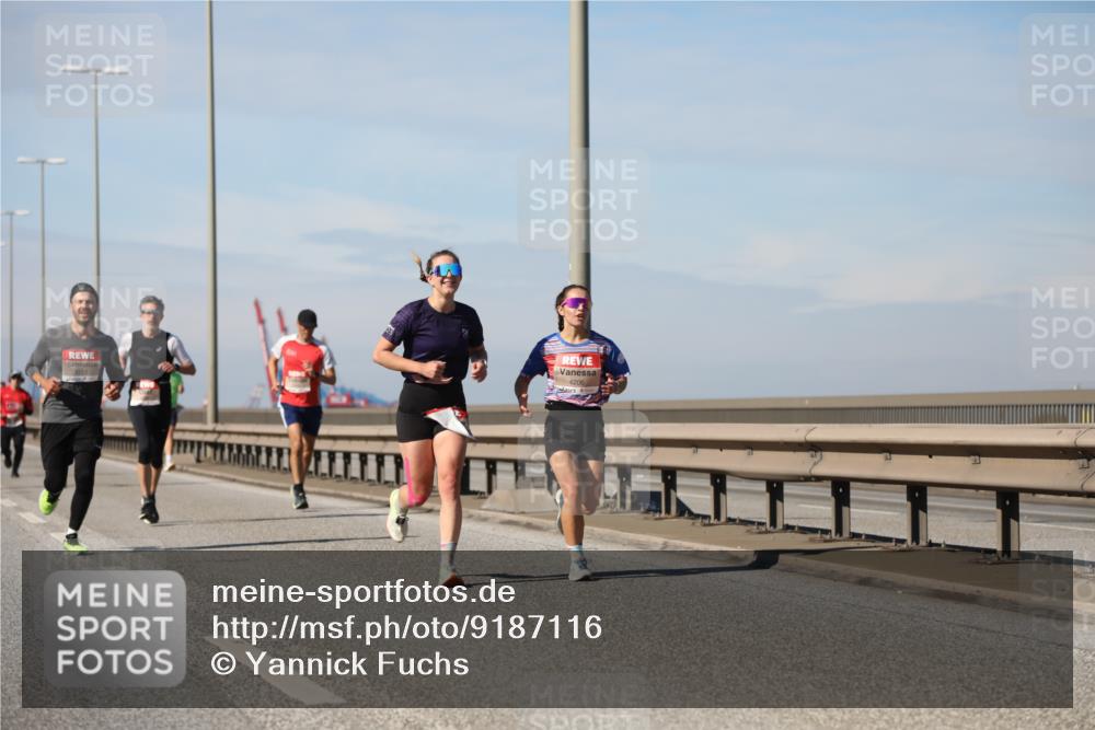 03.10.2025 - Köhlbrandbrückenlauf Yannick Fuchs http://msf.ph/oto/9187116 03.10.2025 11:45:36 Position 3 4206 meine-sportfotos.de