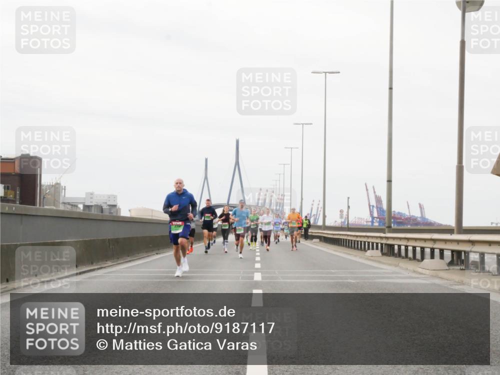03.10.2025 - Köhlbrandbrückenlauf Matties Gatica Varas http://msf.ph/oto/9187117 03.10.2025 15:49:01 Position 3  meine-sportfotos.de