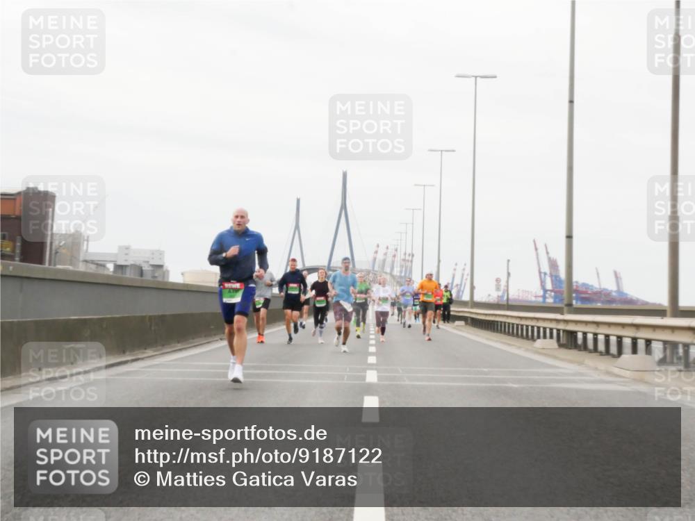 03.10.2025 - Köhlbrandbrückenlauf Matties Gatica Varas http://msf.ph/oto/9187122 03.10.2025 15:49:02 Position 3  meine-sportfotos.de