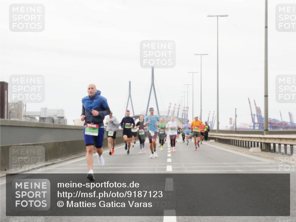 03.10.2025 - Köhlbrandbrückenlauf Matties Gatica Varas http://msf.ph/oto/9187123 03.10.2025 15:49:03 Position 3  meine-sportfotos.de