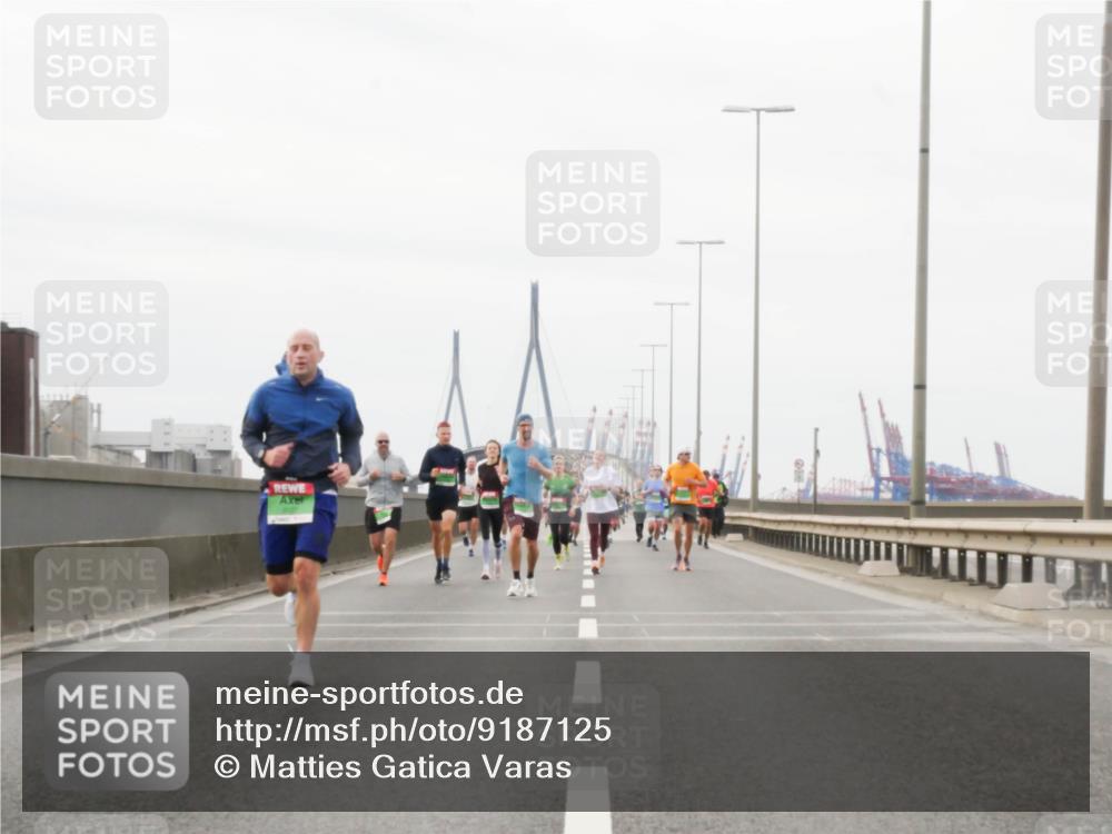 03.10.2025 - Köhlbrandbrückenlauf Matties Gatica Varas http://msf.ph/oto/9187125 03.10.2025 15:49:03 Position 3  meine-sportfotos.de