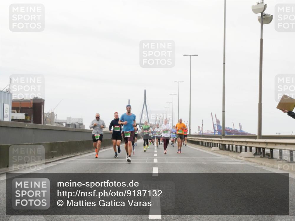 03.10.2025 - Köhlbrandbrückenlauf Matties Gatica Varas http://msf.ph/oto/9187132 03.10.2025 15:49:06 Position 3  meine-sportfotos.de