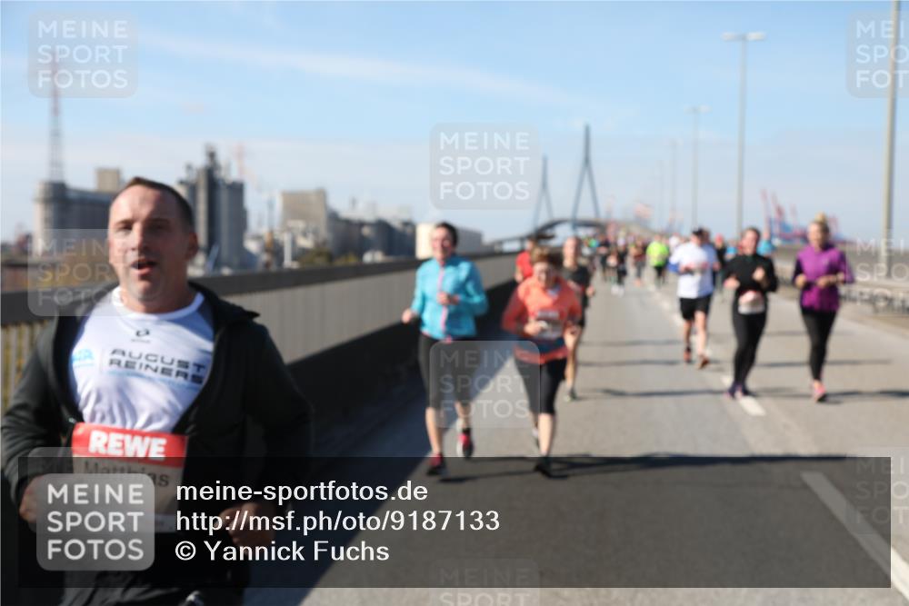03.10.2025 - Köhlbrandbrückenlauf Yannick Fuchs http://msf.ph/oto/9187133 03.10.2025 12:06:20 Position 3 6118 meine-sportfotos.de