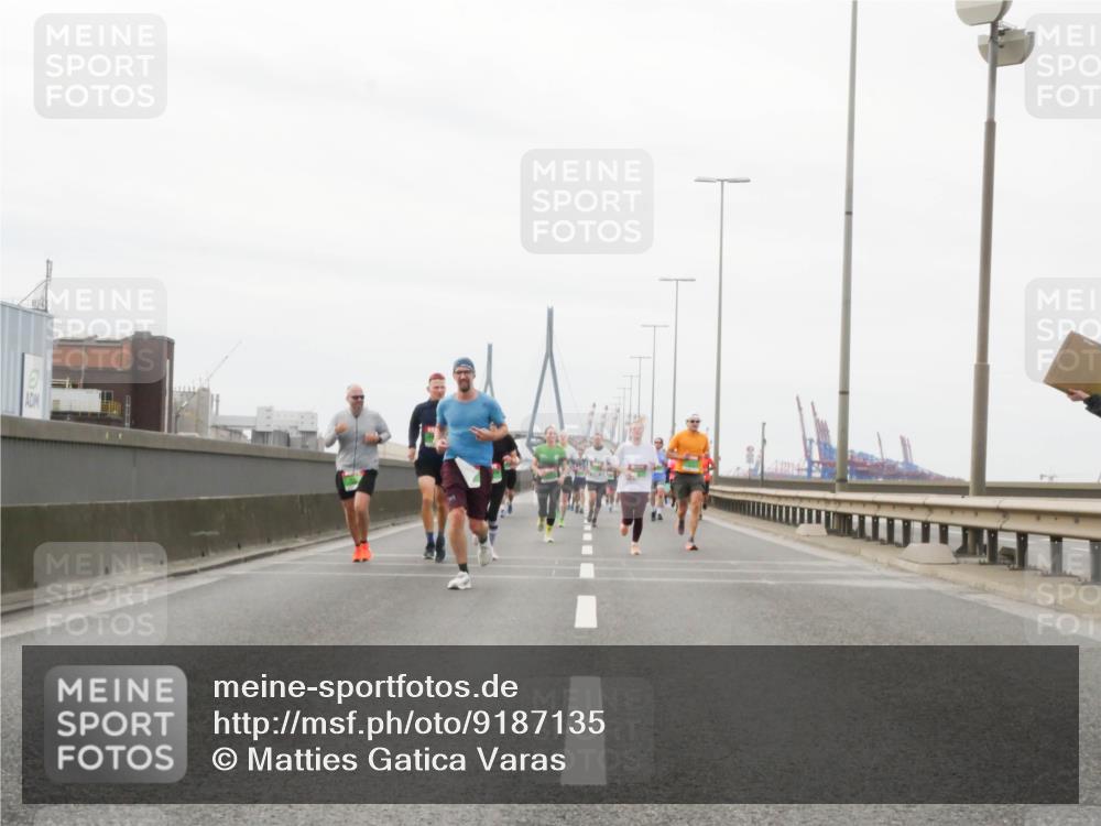 03.10.2025 - Köhlbrandbrückenlauf Matties Gatica Varas http://msf.ph/oto/9187135 03.10.2025 15:49:06 Position 3  meine-sportfotos.de