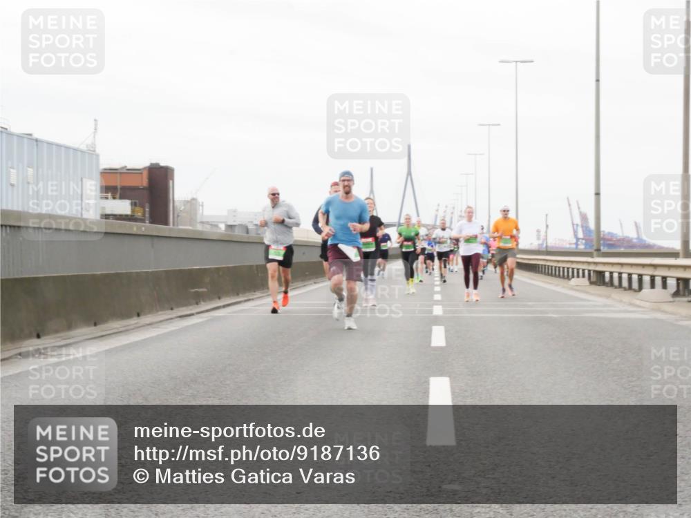 03.10.2025 - Köhlbrandbrückenlauf Matties Gatica Varas http://msf.ph/oto/9187136 03.10.2025 15:49:07 Position 3  meine-sportfotos.de