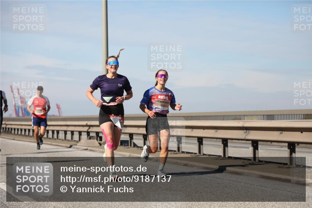 03.10.2025 - Köhlbrandbrückenlauf Yannick Fuchs http://msf.ph/oto/9187137 03.10.2025 11:45:37 Position 3 4206 meine-sportfotos.de