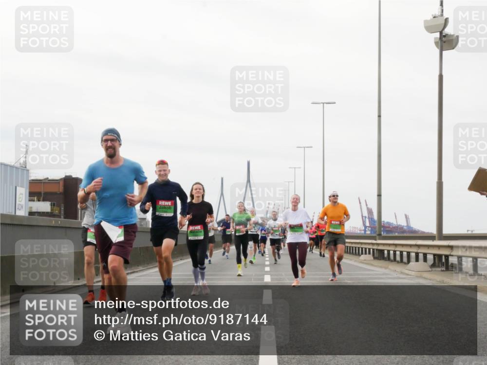 03.10.2025 - Köhlbrandbrückenlauf Matties Gatica Varas http://msf.ph/oto/9187144 03.10.2025 15:49:09 Position 3  meine-sportfotos.de