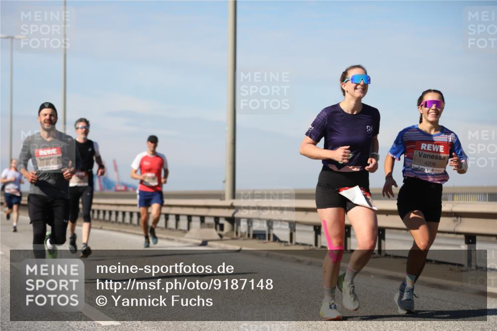 03.10.2025 - Köhlbrandbrückenlauf Yannick Fuchs http://msf.ph/oto/9187148 03.10.2025 11:45:38 Position 3 4172, 4206 meine-sportfotos.de