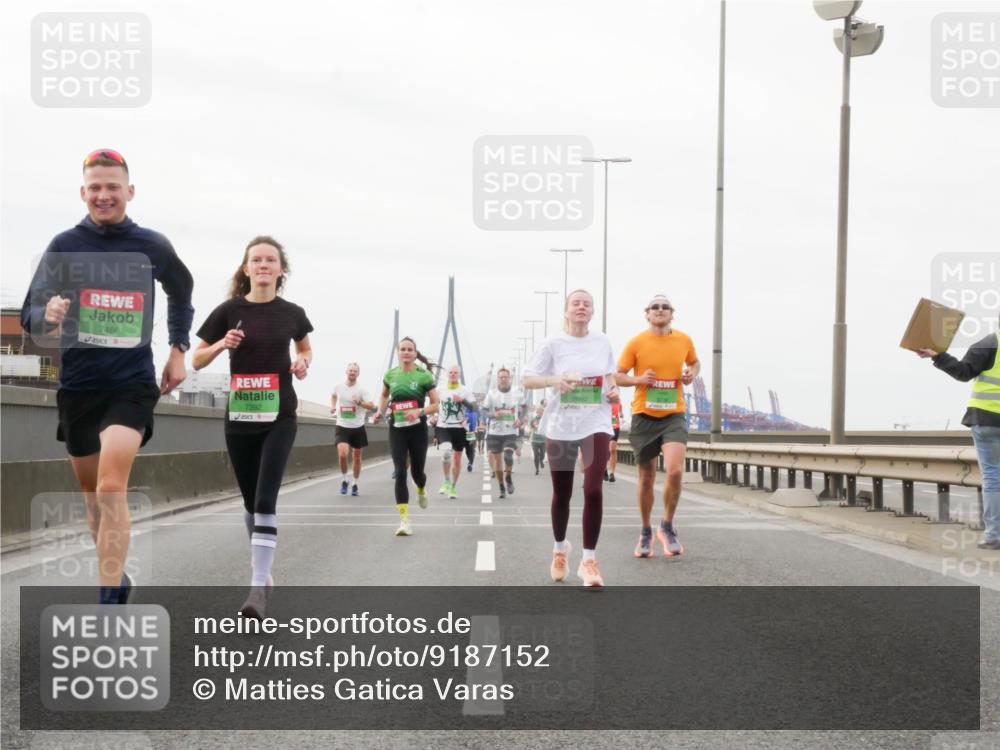 03.10.2025 - Köhlbrandbrückenlauf Matties Gatica Varas http://msf.ph/oto/9187152 03.10.2025 15:49:10 Position 3 7466, 7392 meine-sportfotos.de