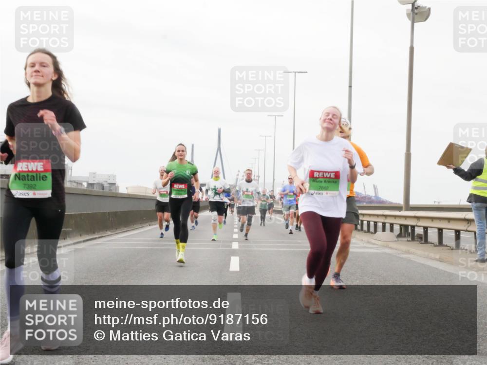 03.10.2025 - Köhlbrandbrückenlauf Matties Gatica Varas http://msf.ph/oto/9187156 03.10.2025 15:49:11 Position 3 7392, 7862 meine-sportfotos.de
