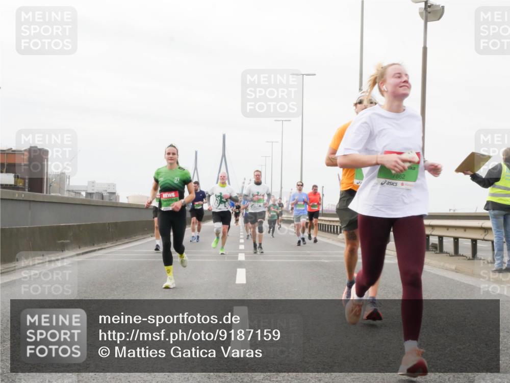 03.10.2025 - Köhlbrandbrückenlauf Matties Gatica Varas http://msf.ph/oto/9187159 03.10.2025 15:49:12 Position 3 7862 meine-sportfotos.de