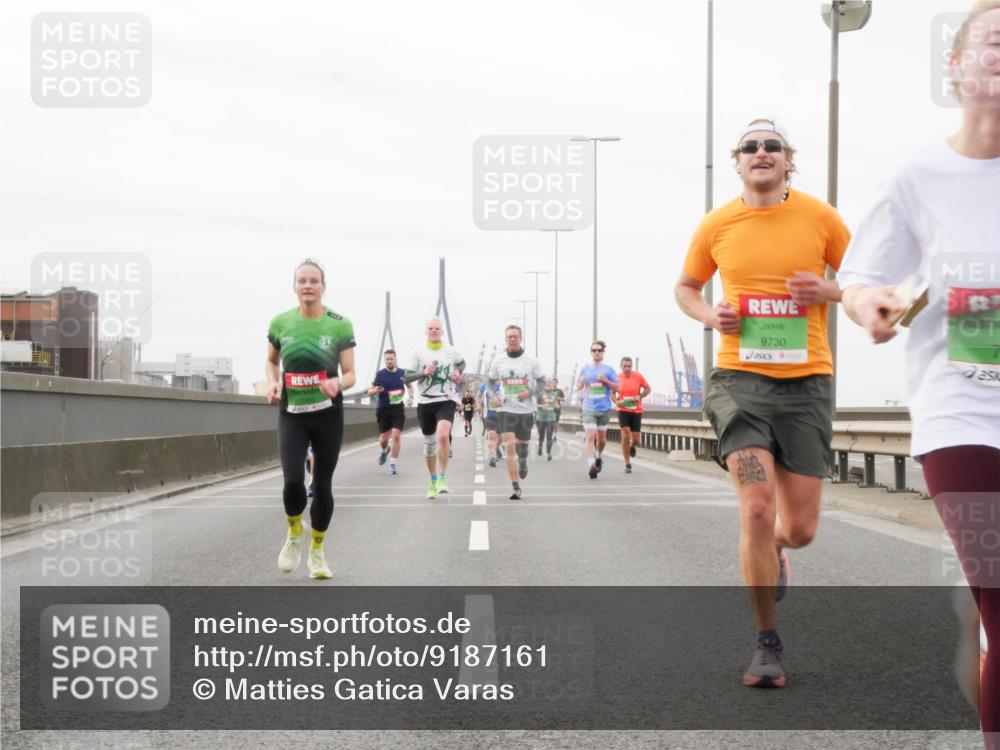 03.10.2025 - Köhlbrandbrückenlauf Matties Gatica Varas http://msf.ph/oto/9187161 03.10.2025 15:49:12 Position 3 9730 meine-sportfotos.de