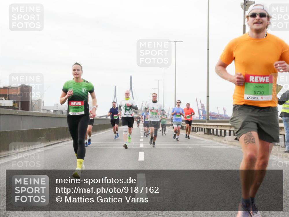 03.10.2025 - Köhlbrandbrückenlauf Matties Gatica Varas http://msf.ph/oto/9187162 03.10.2025 15:49:13 Position 3 7455, 9730 meine-sportfotos.de
