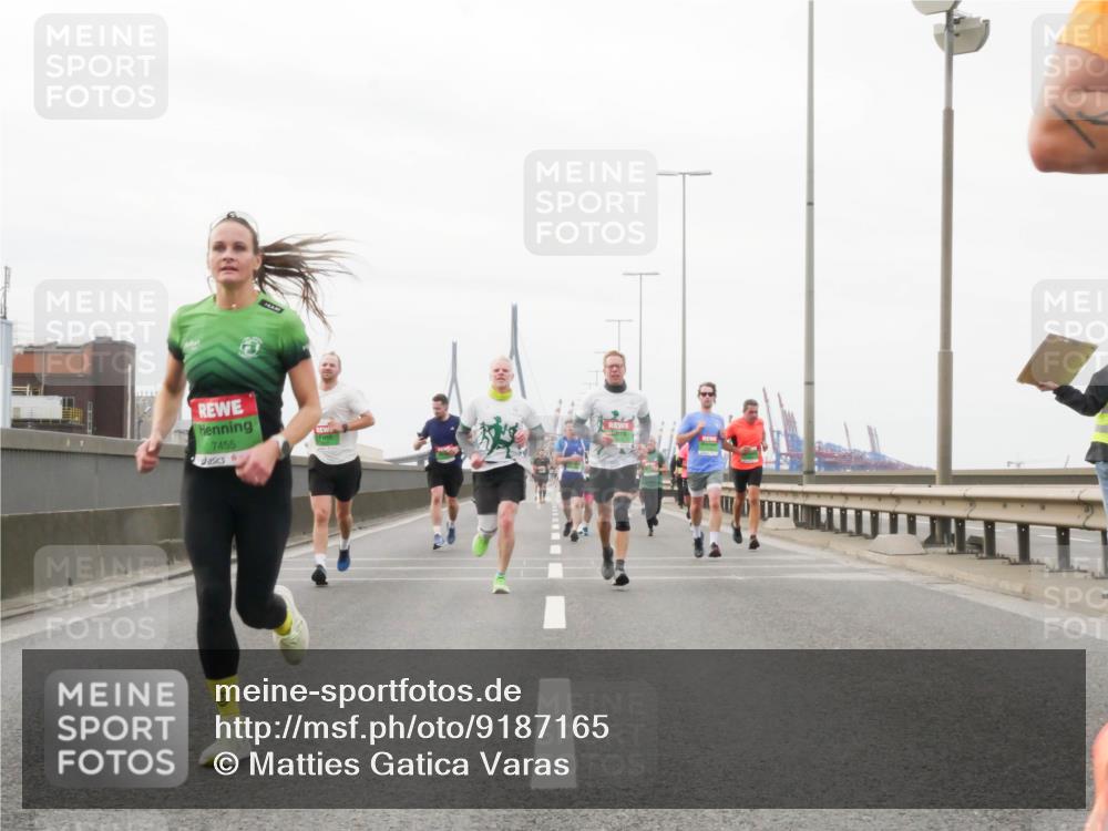 03.10.2025 - Köhlbrandbrückenlauf Matties Gatica Varas http://msf.ph/oto/9187165 03.10.2025 15:49:13 Position 3 7455 meine-sportfotos.de