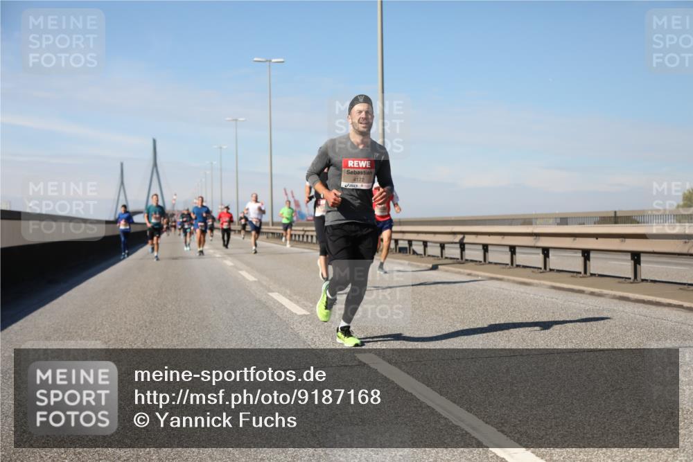 03.10.2025 - Köhlbrandbrückenlauf Yannick Fuchs http://msf.ph/oto/9187168 03.10.2025 11:45:39 Position 3 4172 meine-sportfotos.de