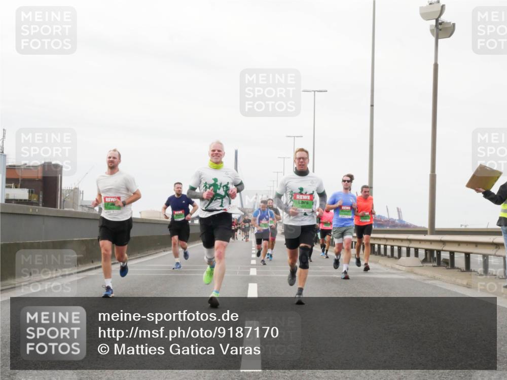 03.10.2025 - Köhlbrandbrückenlauf Matties Gatica Varas http://msf.ph/oto/9187170 03.10.2025 15:49:15 Position 3  meine-sportfotos.de
