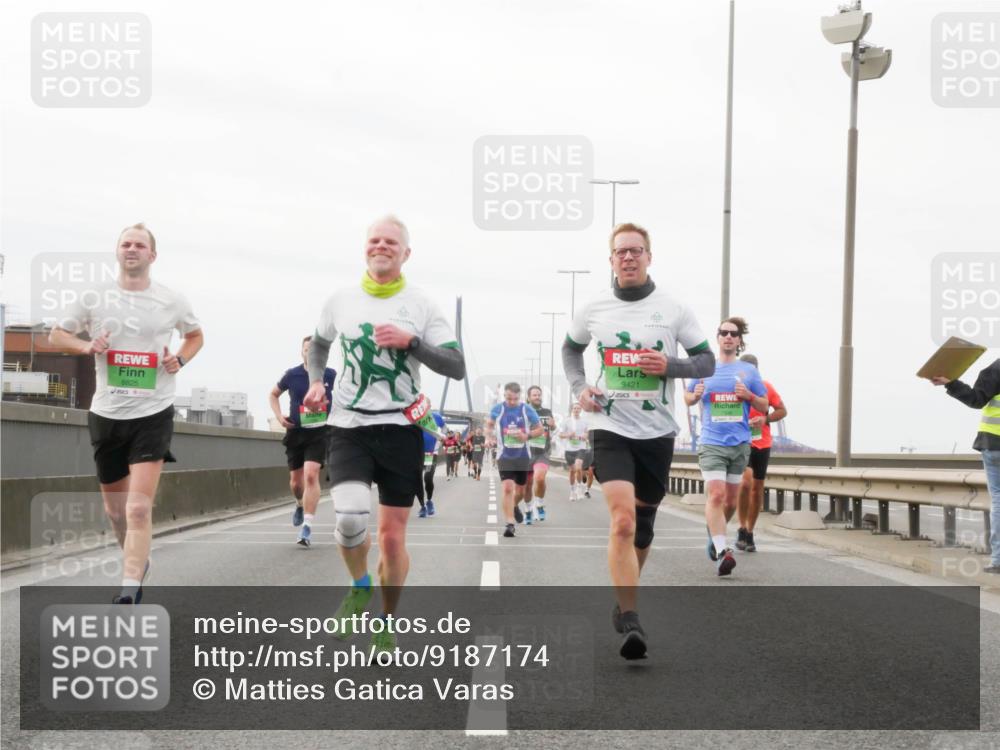 03.10.2025 - Köhlbrandbrückenlauf Matties Gatica Varas http://msf.ph/oto/9187174 03.10.2025 15:49:16 Position 3 8825, 9421 meine-sportfotos.de