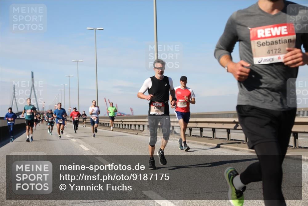 03.10.2025 - Köhlbrandbrückenlauf Yannick Fuchs http://msf.ph/oto/9187175 03.10.2025 11:45:40 Position 3 4737, 4172 meine-sportfotos.de