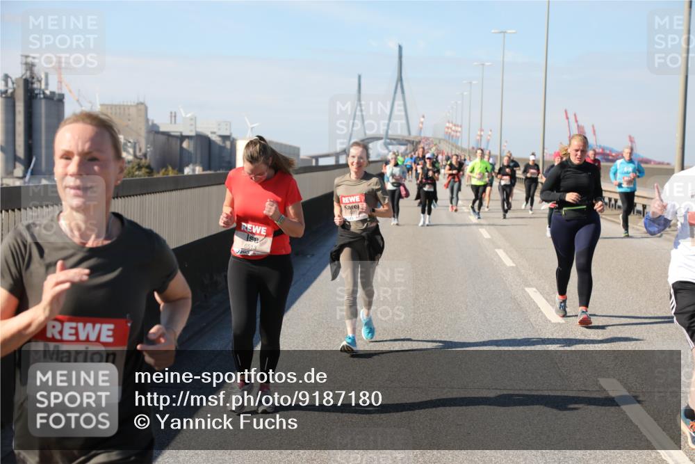03.10.2025 - Köhlbrandbrückenlauf Yannick Fuchs http://msf.ph/oto/9187180 03.10.2025 12:06:23 Position 3 5536, 6513 meine-sportfotos.de