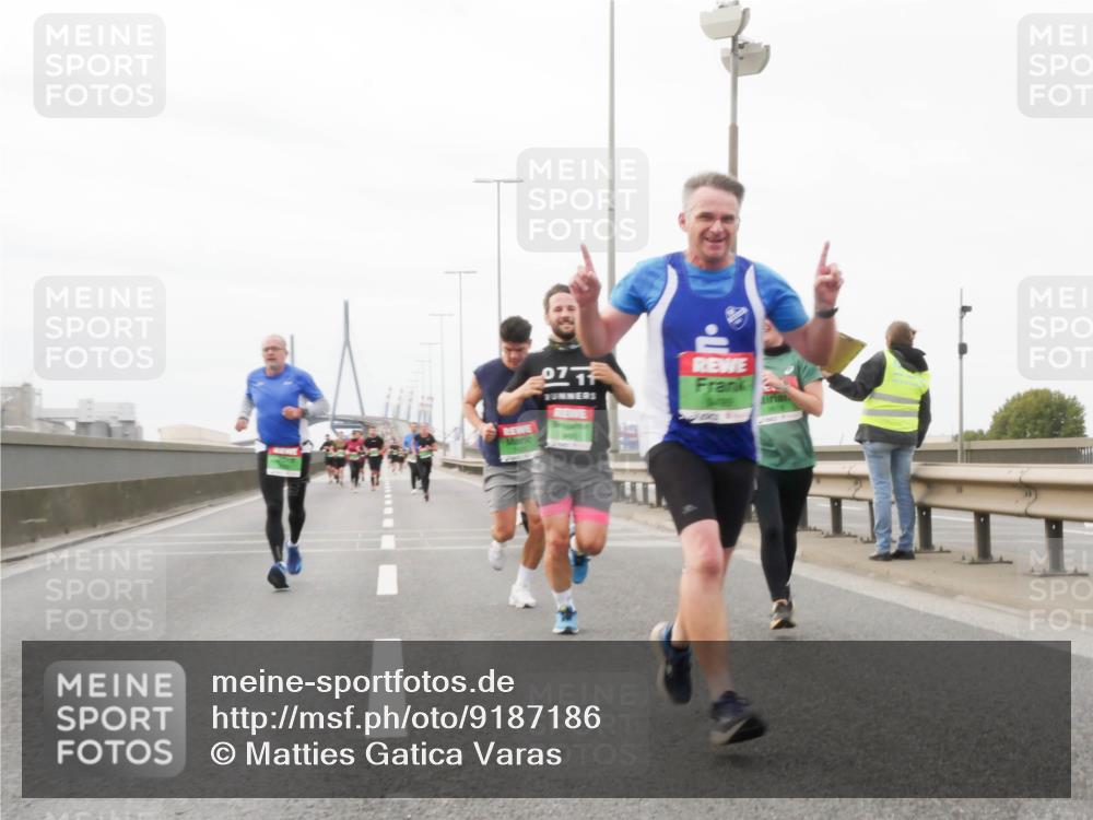03.10.2025 - Köhlbrandbrückenlauf Matties Gatica Varas http://msf.ph/oto/9187186 03.10.2025 15:49:20 Position 3 071 meine-sportfotos.de
