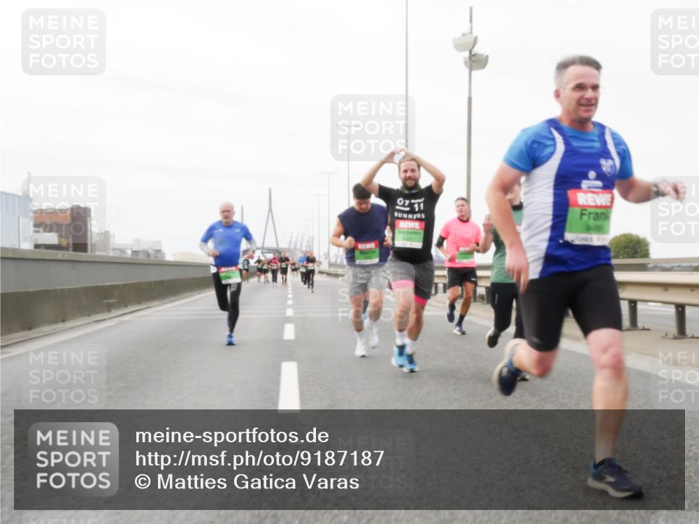03.10.2025 - Köhlbrandbrückenlauf Matties Gatica Varas http://msf.ph/oto/9187187 03.10.2025 15:49:20 Position 3 071 meine-sportfotos.de