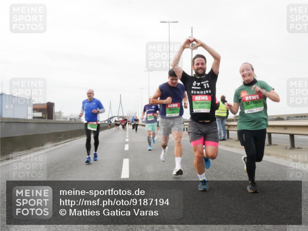 03.10.2025 - Köhlbrandbrückenlauf Matties Gatica Varas http://msf.ph/oto/9187194 03.10.2025 15:49:21 Position 3 0711, 9405, 9618 meine-sportfotos.de