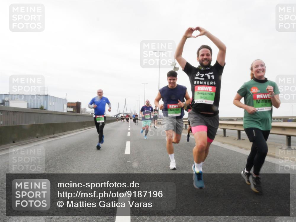 03.10.2025 - Köhlbrandbrückenlauf Matties Gatica Varas http://msf.ph/oto/9187196 03.10.2025 15:49:21 Position 3 0777, 9405, 9618 meine-sportfotos.de