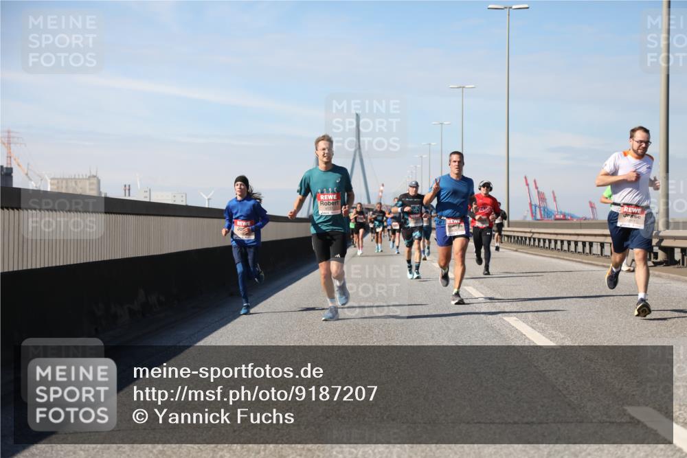 03.10.2025 - Köhlbrandbrückenlauf Yannick Fuchs http://msf.ph/oto/9187207 03.10.2025 11:45:44 Position 3 2025, 4137, 6097 meine-sportfotos.de