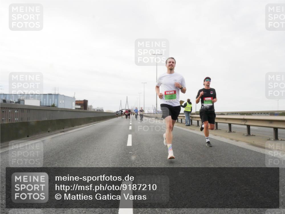 03.10.2025 - Köhlbrandbrückenlauf Matties Gatica Varas http://msf.ph/oto/9187210 03.10.2025 15:49:25 Position 3 9744, 1 meine-sportfotos.de