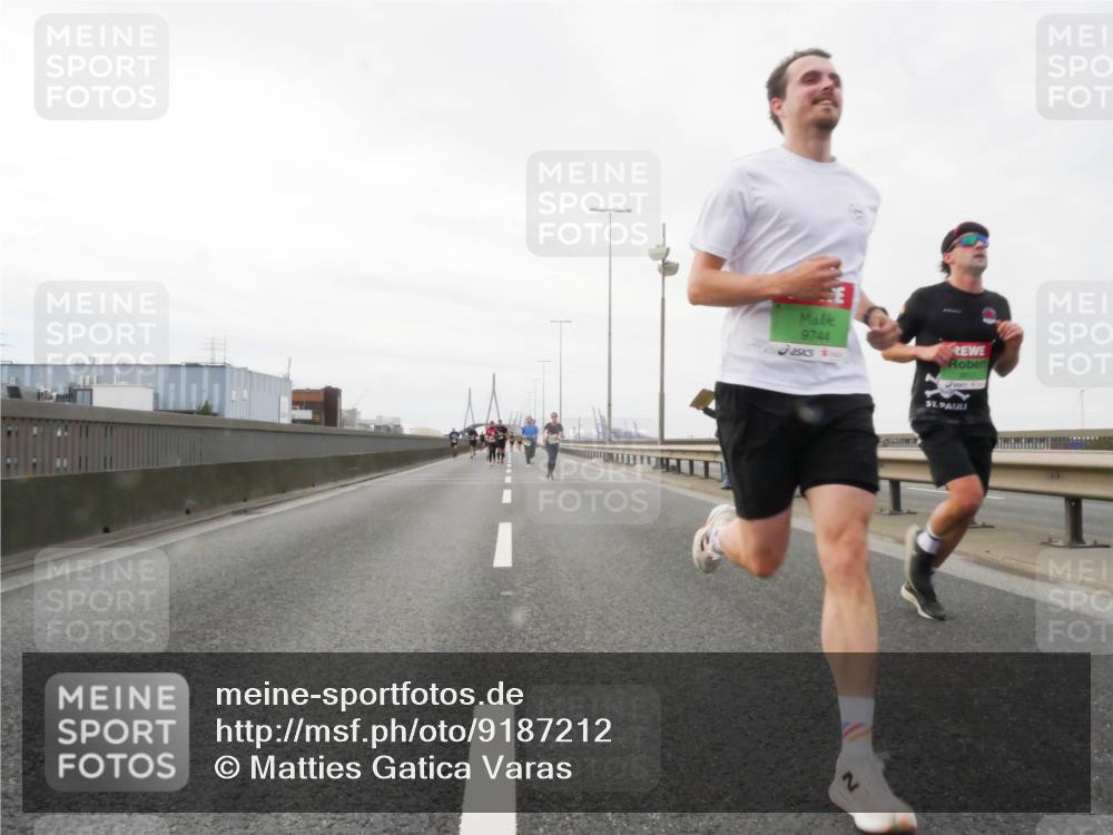 03.10.2025 - Köhlbrandbrückenlauf Matties Gatica Varas http://msf.ph/oto/9187212 03.10.2025 15:49:25 Position 3 9744, 9511 meine-sportfotos.de