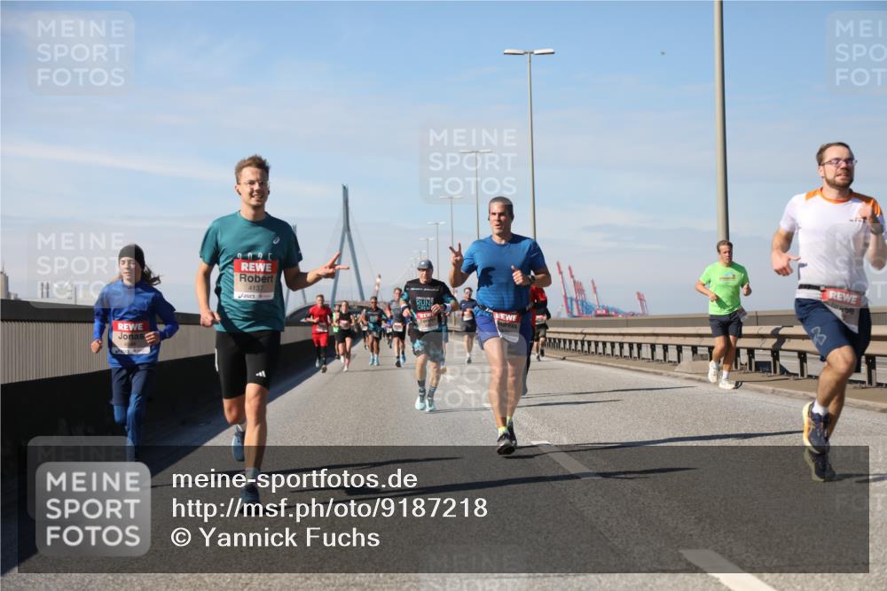 03.10.2025 - Köhlbrandbrückenlauf Yannick Fuchs http://msf.ph/oto/9187218 03.10.2025 11:45:44 Position 3 9025, 4137 meine-sportfotos.de