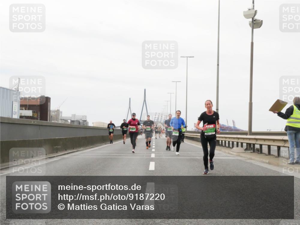 03.10.2025 - Köhlbrandbrückenlauf Matties Gatica Varas http://msf.ph/oto/9187220 03.10.2025 15:49:28 Position 3  meine-sportfotos.de