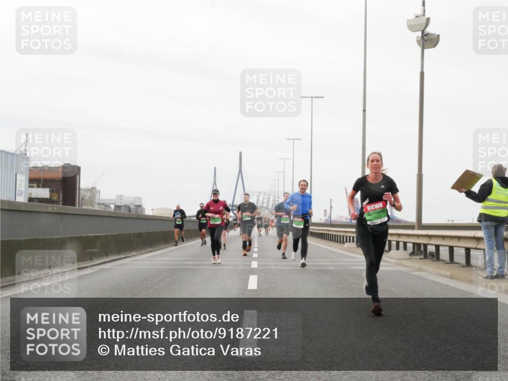 03.10.2025 - Köhlbrandbrückenlauf Matties Gatica Varas http://msf.ph/oto/9187221 03.10.2025 15:49:28 Position 3  meine-sportfotos.de