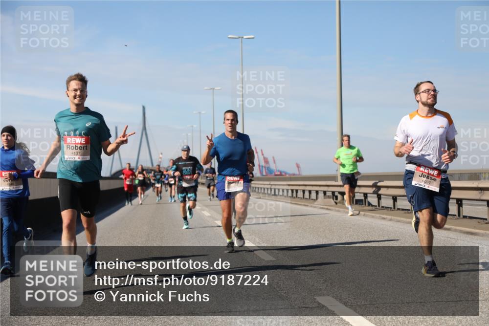 03.10.2025 - Köhlbrandbrückenlauf Yannick Fuchs http://msf.ph/oto/9187224 03.10.2025 11:45:45 Position 3 4946, 2025, 4137, 6097 meine-sportfotos.de