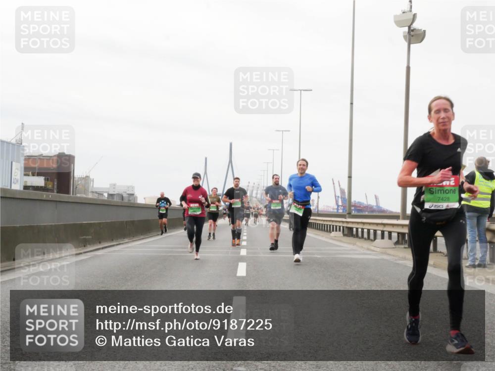 03.10.2025 - Köhlbrandbrückenlauf Matties Gatica Varas http://msf.ph/oto/9187225 03.10.2025 15:49:29 Position 3 7428 meine-sportfotos.de