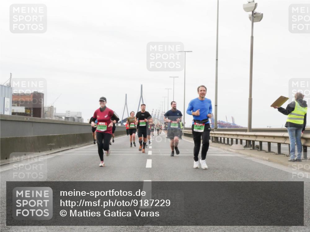 03.10.2025 - Köhlbrandbrückenlauf Matties Gatica Varas http://msf.ph/oto/9187229 03.10.2025 15:49:30 Position 3  meine-sportfotos.de