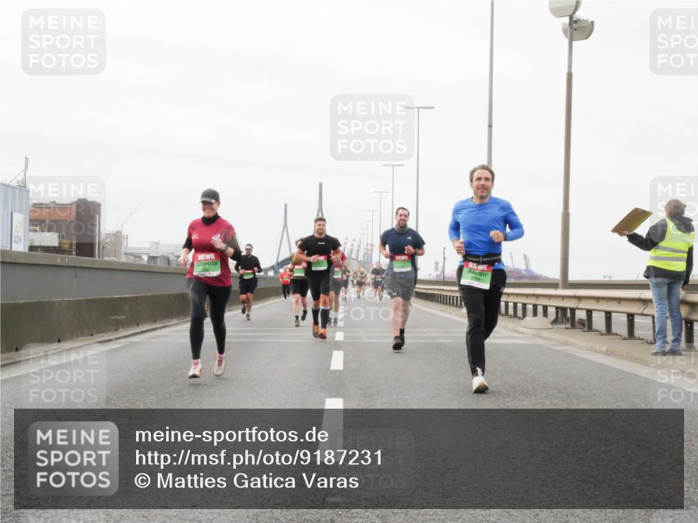 03.10.2025 - Köhlbrandbrückenlauf Matties Gatica Varas http://msf.ph/oto/9187231 03.10.2025 15:49:31 Position 3  meine-sportfotos.de