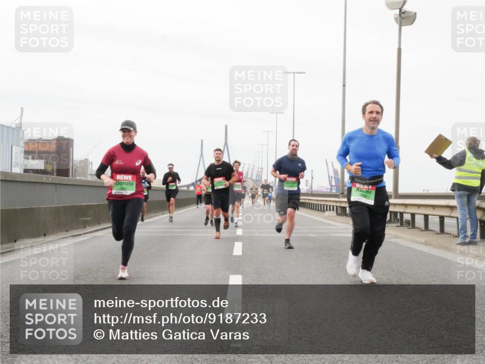 03.10.2025 - Köhlbrandbrückenlauf Matties Gatica Varas http://msf.ph/oto/9187233 03.10.2025 15:49:31 Position 3 7207, 9566 meine-sportfotos.de